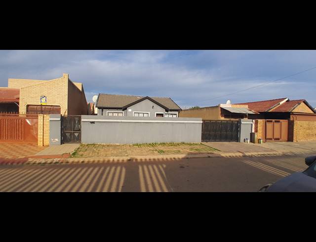3 BEDROOM FREEHOLD FOR SALE IN VOSLOORUS